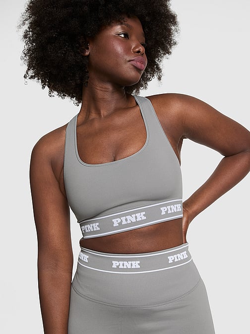 PINK スポーツブラ：シームレスで快適、ジムでも活躍するキュートな